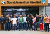 Das Lehrpersonal fr Wirtschaft und Verwaltung, Benachteiligtenausbildung vor dem OSZ Havelland am Standort Nauen