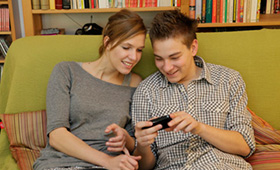 Janek und Paulina, die Protagonisten des Lernangebots "Handy-Toolbox"
