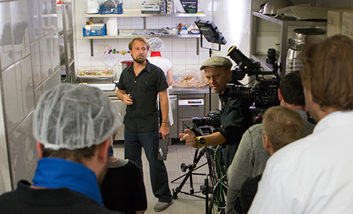 Filmteam in der Großküche