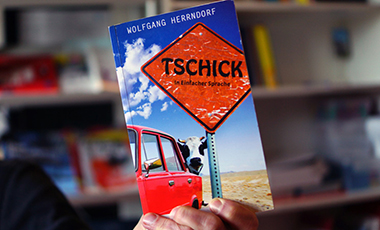 Das Buch "Tschick" von Wolfgang Herrndorf in einfacher Sprache