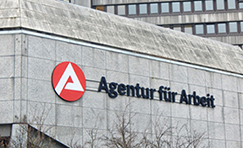 Gebäude mit Logo der Bundesagentur für Arbeit