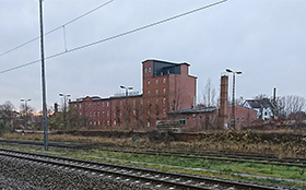Die Rolandmühle, vom Bahnhof aus gesehen