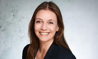 Dr. Victoria Schnier