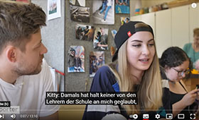 Ausschnitt aus dem Video, Kitty und der Reporter