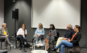 Teilnehmerinnen und Teilnehmer der Podiumsdiskussion bei der Veranstaltung der Stiftung Kindergesundheit