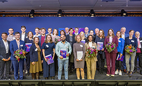 Gruppenfoto der Gewinnerinnen und Gewinner des D-BOP-Preises 2023