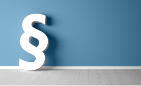 Paragrafen-Zeichen vor blauem Hintergrund